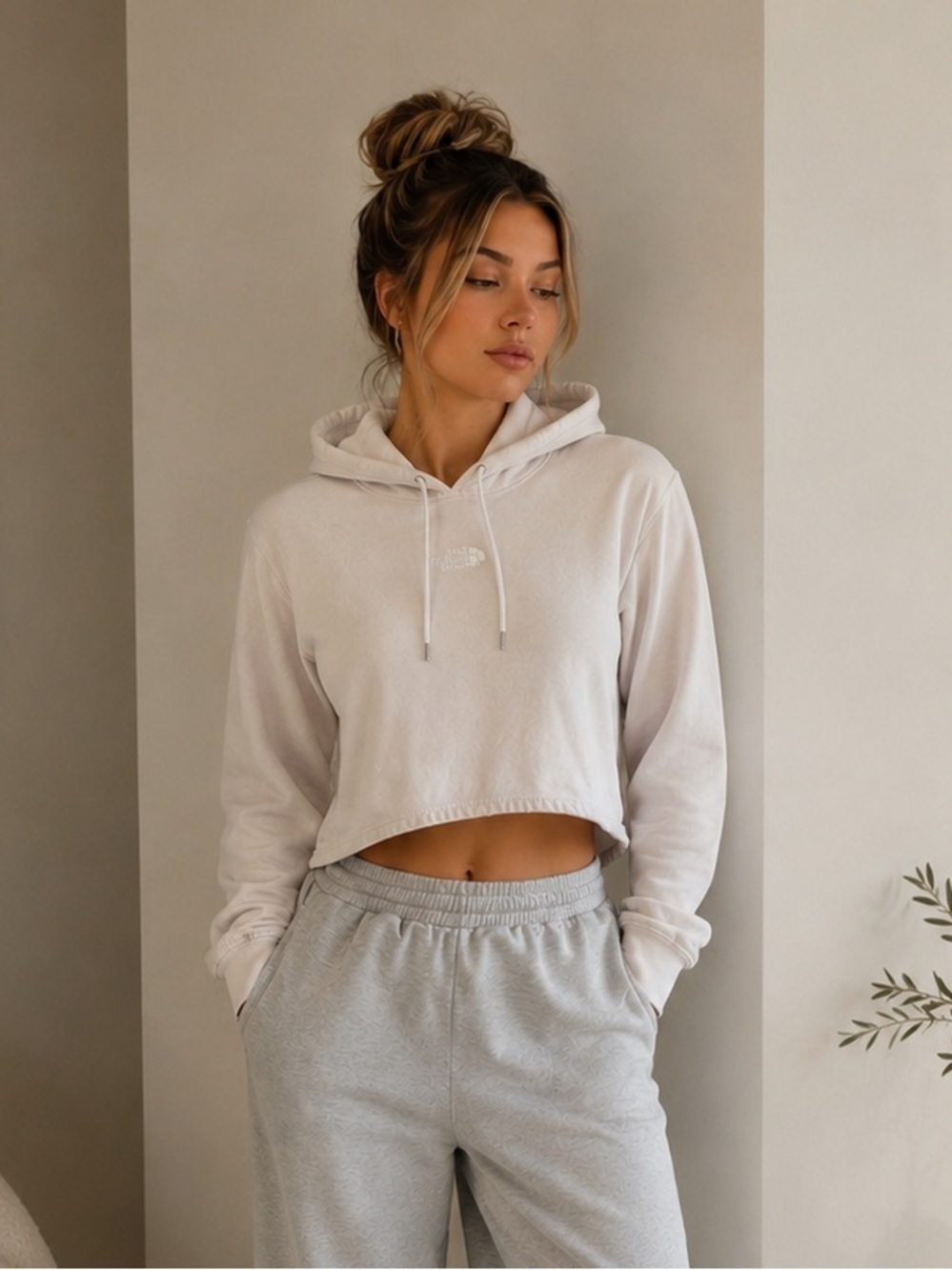 Women's The North Face Cropped Hoodie White Size Medium | Minimalist Oversized |